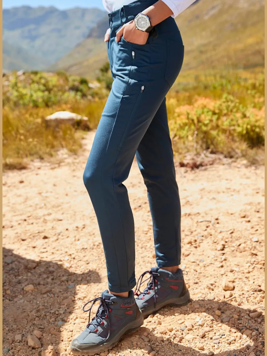 Pantalon de trekking ajusté avec poches zippées pratiques