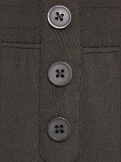 Pantalon détente en matière douce avec jambes droites et patte de boutonnage