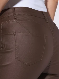 Pantalon effet ventre plat avec coupe skinny et brillance raffinée