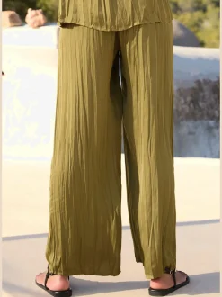 Pantalon à large ceinture élastique avec jambes plissées et poches latérales