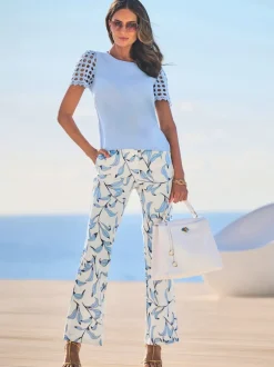 Pantalon légèrement évasé à motif floral avec poches