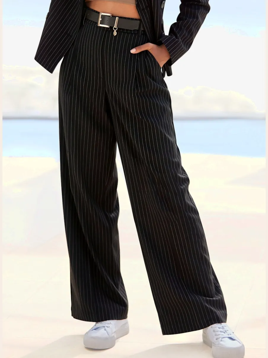 Pantalon à pinces avec plis repassés et poches fendues