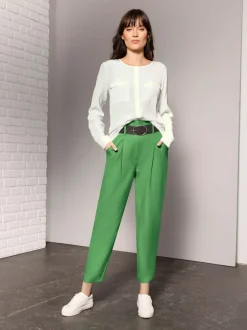 Pantalon à pinces en lyocell avec ceinture décorative et poches latérales