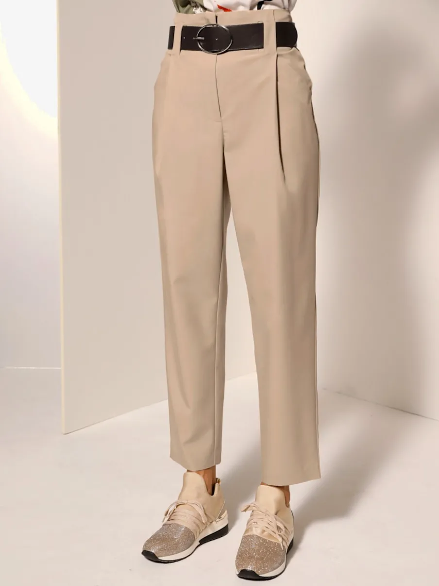 Pantalon à pinces en lyocell avec ceinture décorative et poches latérales