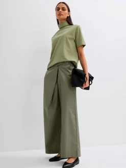 Pantalons amples boutonnés avec poches et pinces structurantes