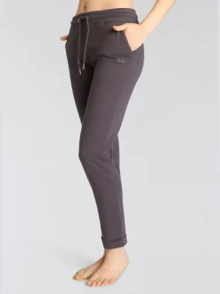 Pantalons confortables avec poches et logo brodé