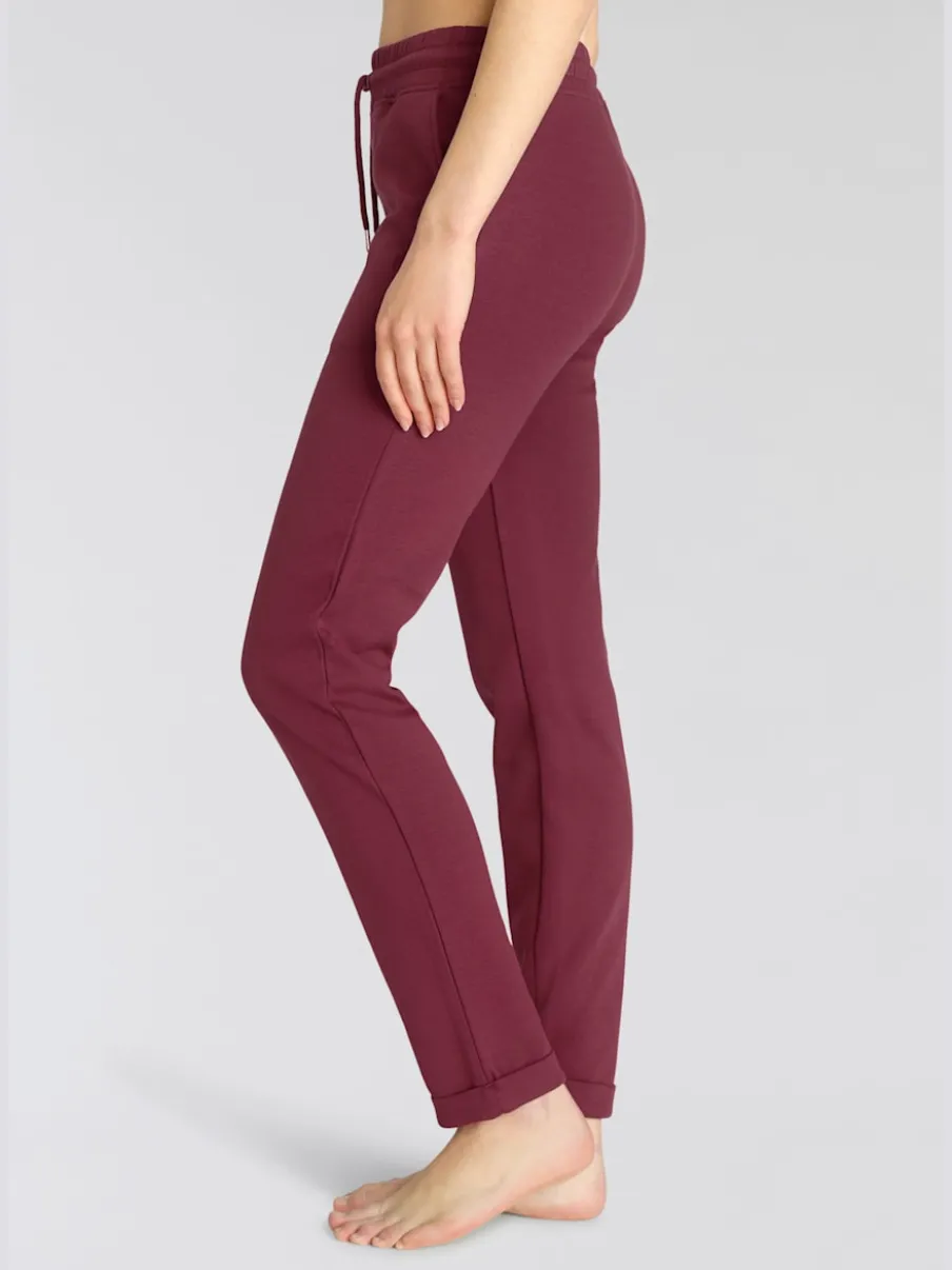 Pantalons confortables avec poches et logo brodé
