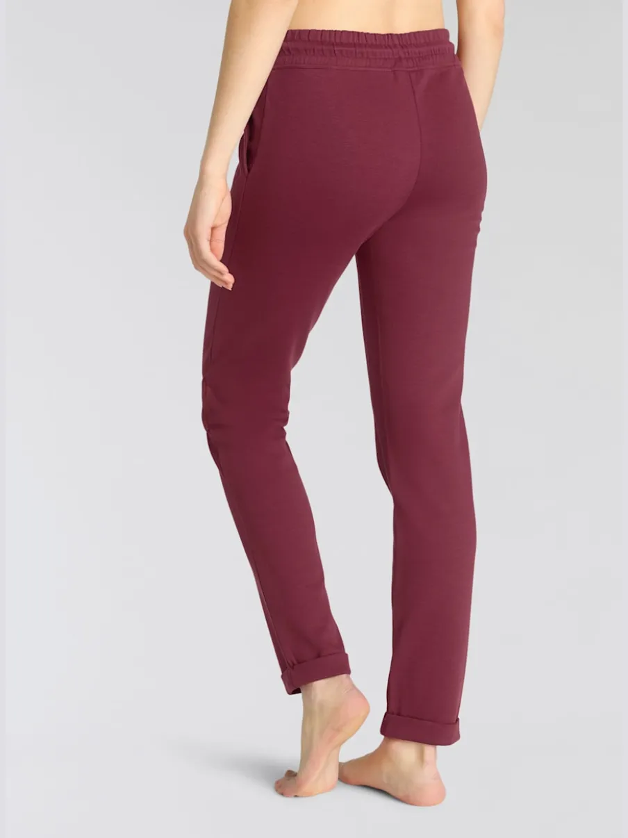 Pantalons confortables avec poches et logo brodé