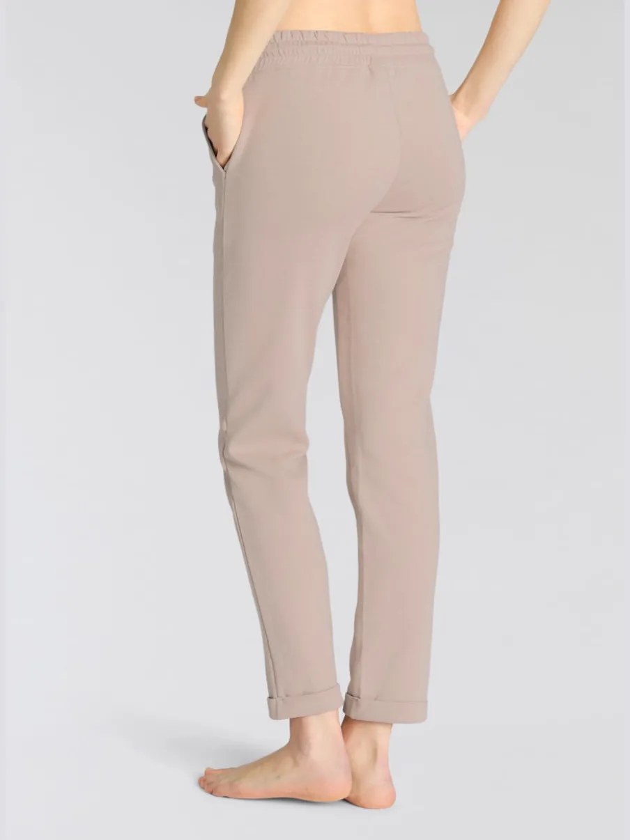 Pantalons confortables avec poches et logo brodé