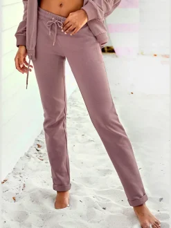 Pantalons confortables avec poches et logo brodé