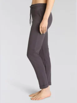 Pantalons confortables avec poches et logo brodé