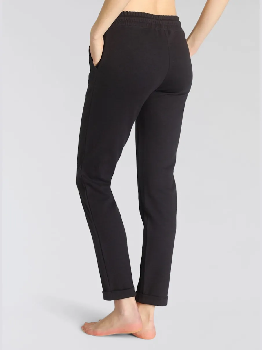 Pantalons confortables avec poches et logo brodé