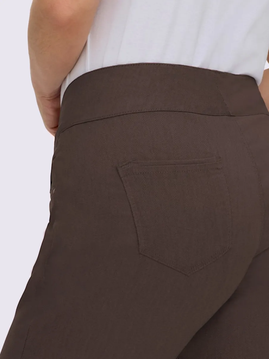 Pantalons confortables avec ceinture élastique et poches.