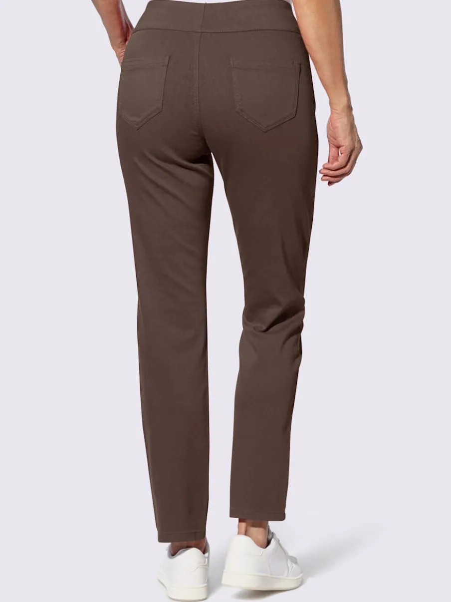 Pantalons confortables avec ceinture élastique et poches.