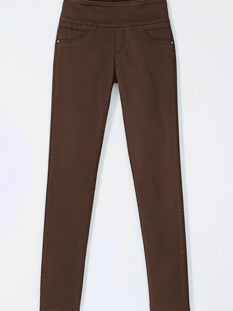 Pantalons confortables avec ceinture élastique et poches.