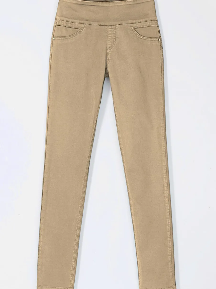 Pantalons confortables avec ceinture élastique et poches.