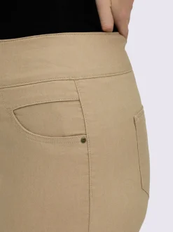 Pantalons confortables avec ceinture élastique et poches.