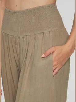 Pantalon structuré à ceinture smockée et poches latérales