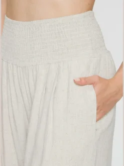 Pantalon structuré à ceinture smockée et poches latérales
