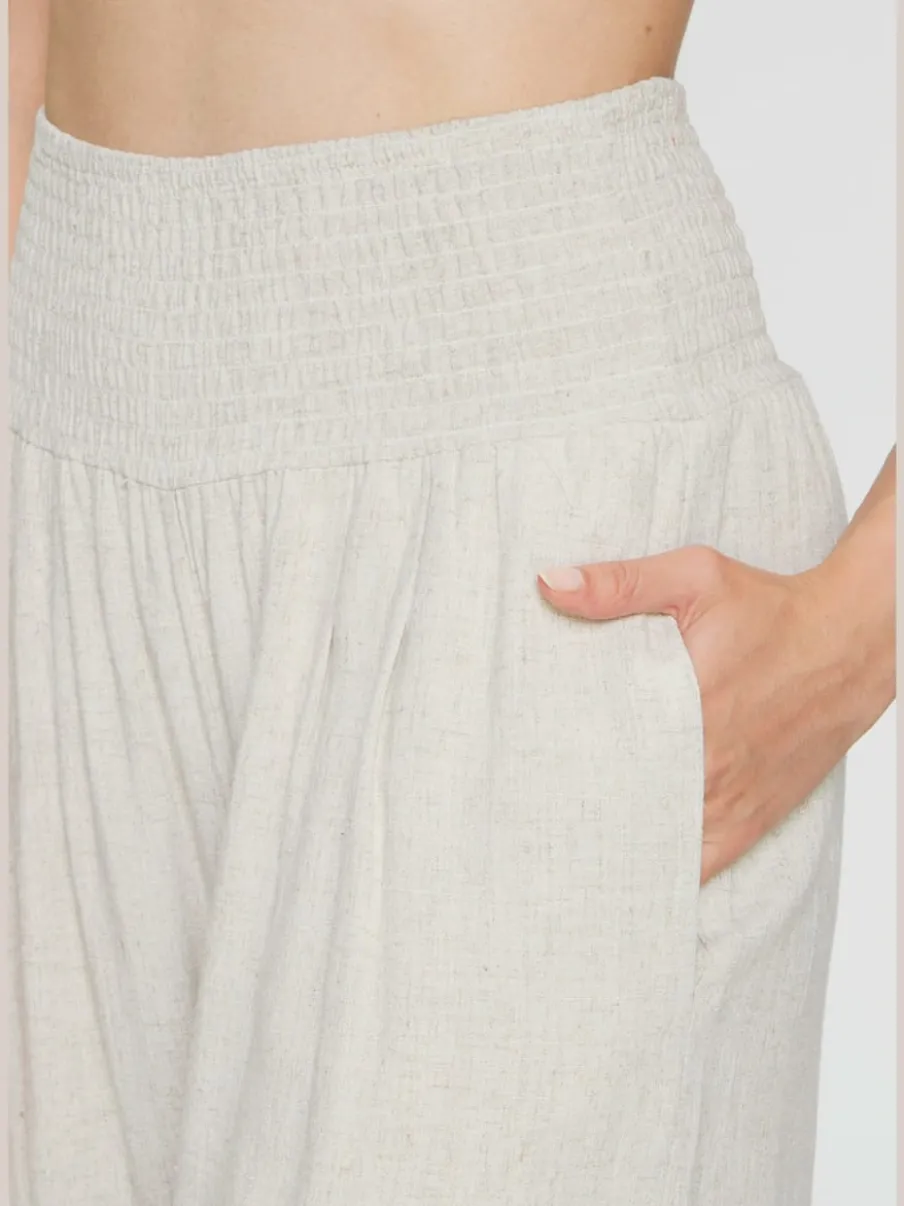 Pantalon structuré à ceinture smockée et poches latérales