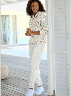 Pantalon sweat avec logo brodé et poches latérales fendues