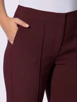 Pantalon tailleur avec nervures et poches latérales