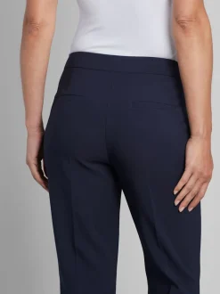 Pantalon tailleur avec nervures et poches latérales
