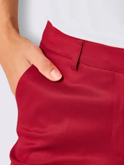 Pantalon tailleur à jambes larges avec plis repassés et poches latérales