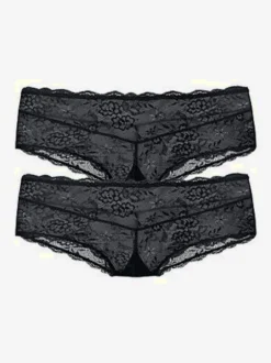 Panty féminin à l'aspect légèrement transparent