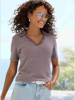 Polo en tricot à col V et manches courtes avec joli motif bicolore