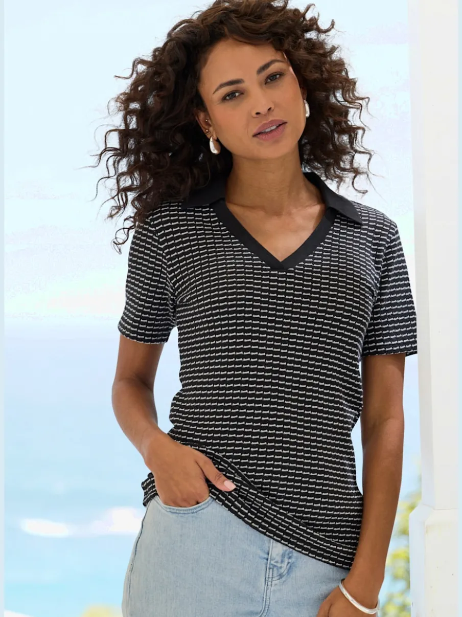 Polo en tricot à col V et manches courtes avec joli motif bicolore