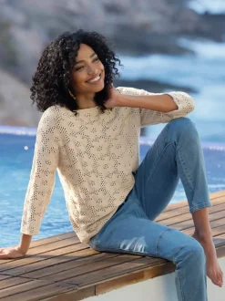 Pull ajouré à col U et manches 3/4 avec motif floral