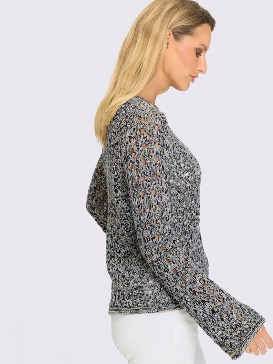 Pull ajouré léger avec motifs et manches longues trompette