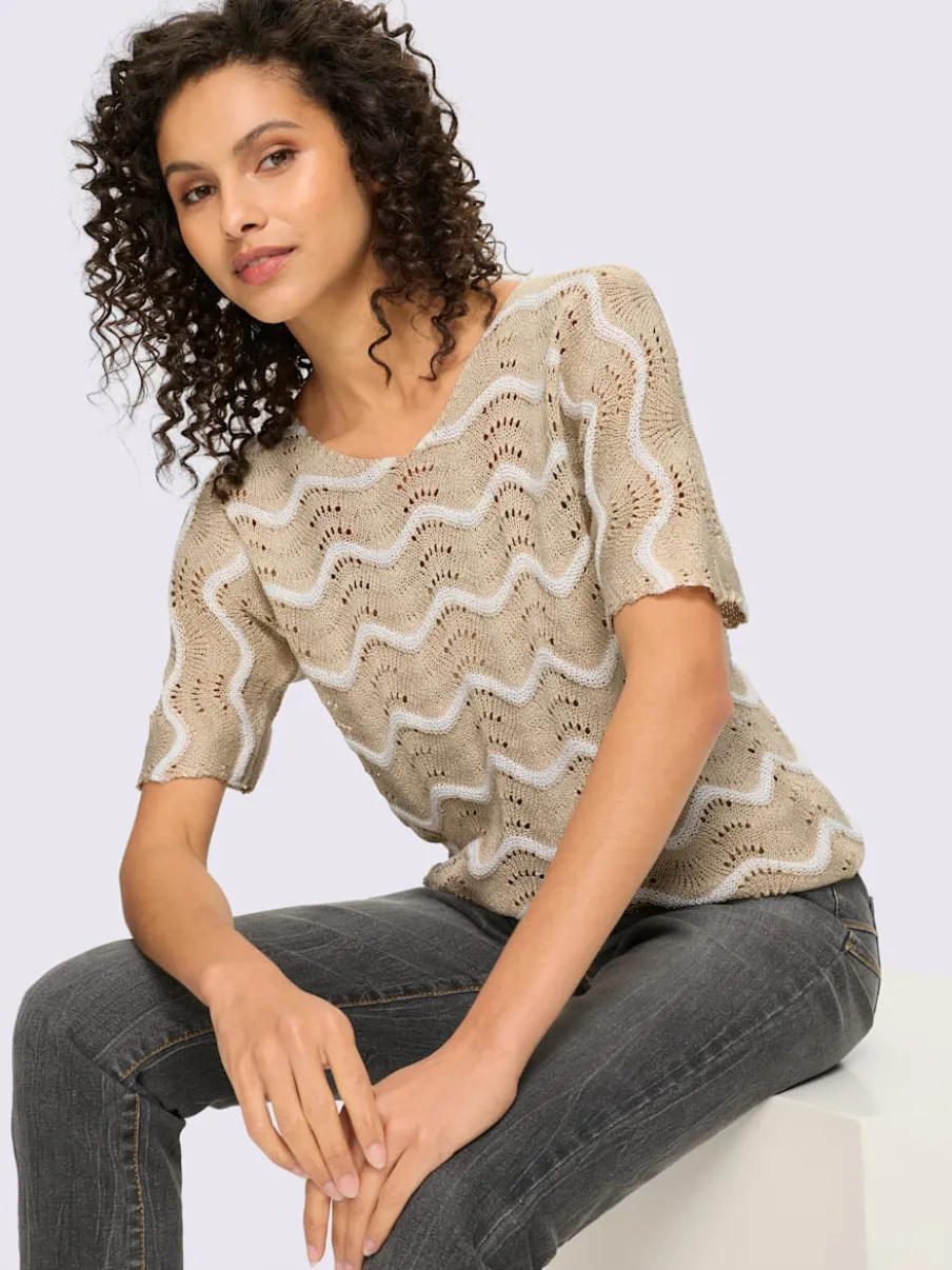 Pull ajouré léger à col en V et manches courtes