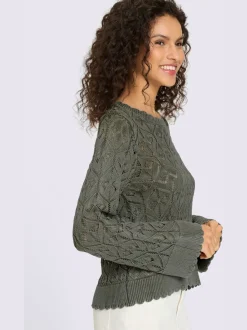 Pull ajouré léger à encolure ronde et manches longues