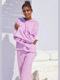 Pull à capuche doux avec logo pour touristes modernes