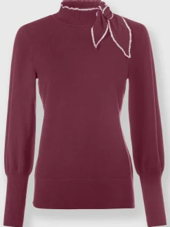 Pull à col montant avec broderie et lavallière