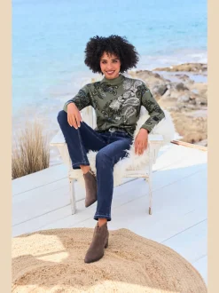 Pull à col montant motifs floraux et manches longues