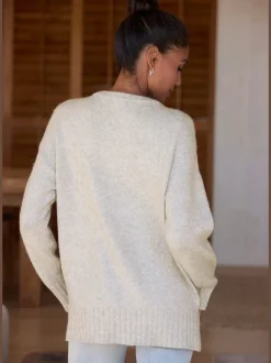 Pull col rond avec manches longues et coutures décoratives