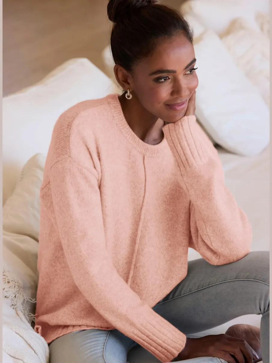 Pull col rond avec manches longues et coutures décoratives