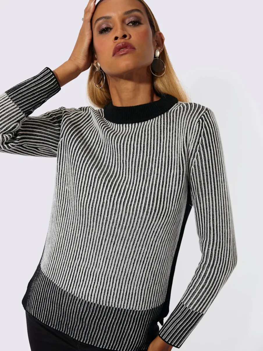 Pull à col rond avec manches longues et motifs rayés