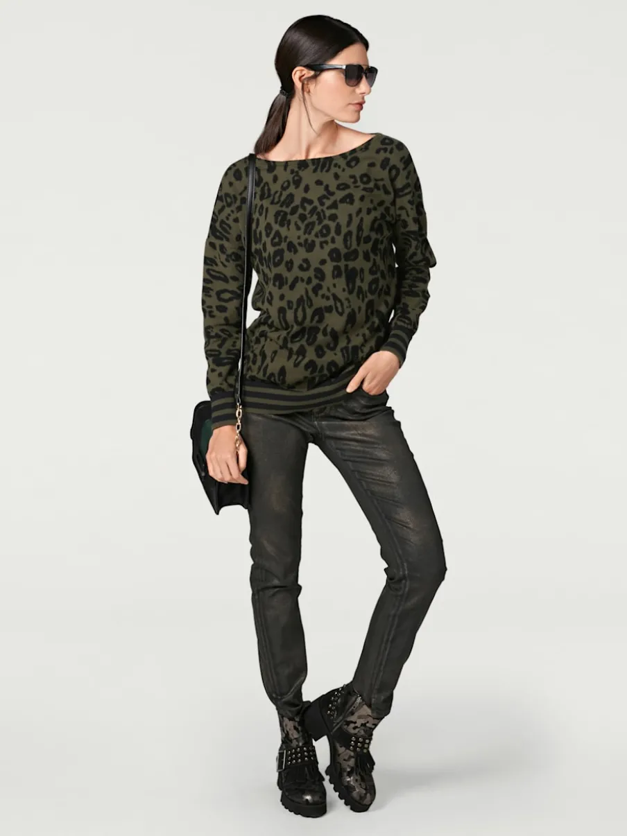 Pull col rond à motifs léopard coupe sportive