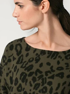 Pull col rond à motifs léopard coupe sportive