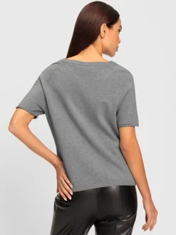 Pull doux avec poche poitrine et manches courtes roulottées