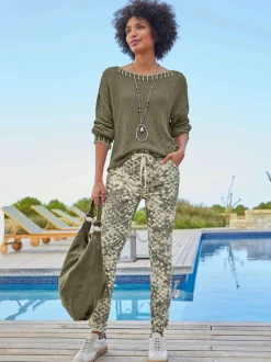 Pull encolure ronde avec coutures contrastées en coton doux