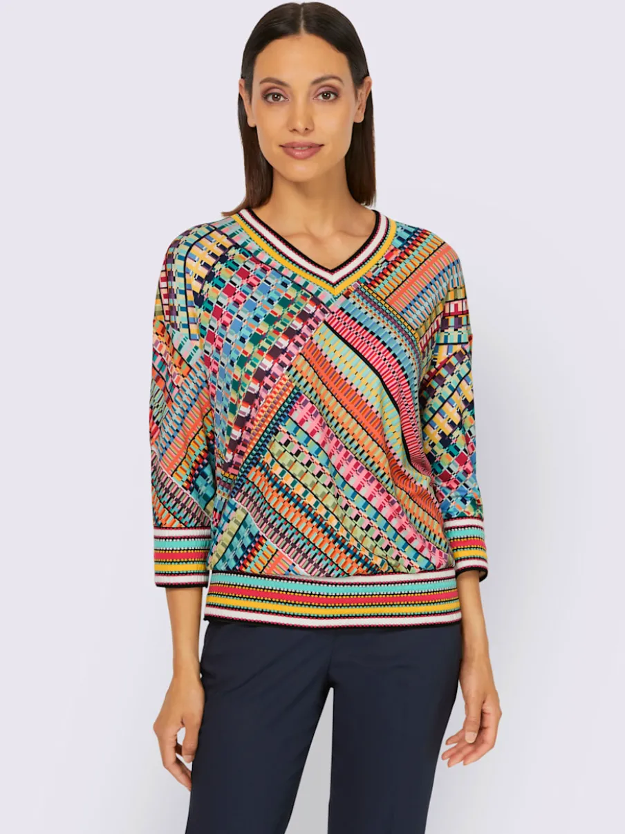 Pull encolure V motifs géométriques doux et fluides