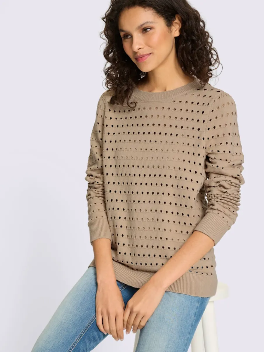 Pull en tricot ajouré avec encolure ronde et manches longues