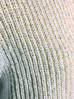 Pull en tricot avec encolure en U et manches longues
