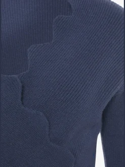 Pull en tricot à bord ondulé avec manches longues et tricot doux