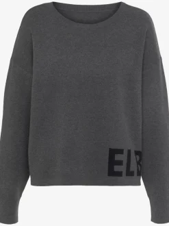 Pull en tricot doux avec encolure ronde et manches longues